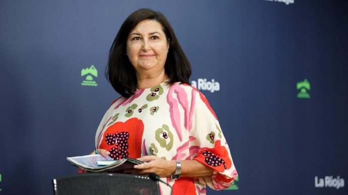 La directora general de Empleo, Cristina Salinas, informa de los datos relativos al mercado de trabajo durante el mes de septiembre en La Rioja