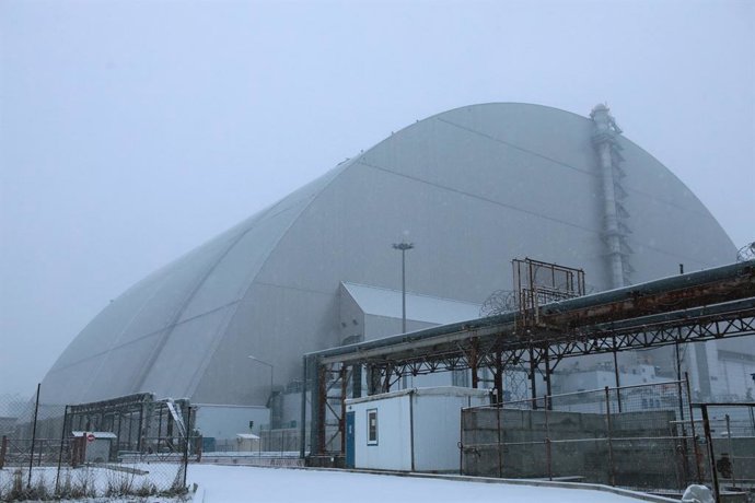 Archivo - Arquivo - 14 de fevereiro de 2025, Região de Kiev, Ucrânia: REGIÃO DE KYIV, UCRÂNIA - 14 DE FEVEREIRO DE 2025 - O Novo Confinamento Seguro na Usina Nuclear de Chornobyl, que foi atingido por um drone de ataque russo com uma ogiva explosiva na no