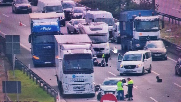 Accidente en la AP-7 en Sant Cugat del Vallès (Barcelona)
