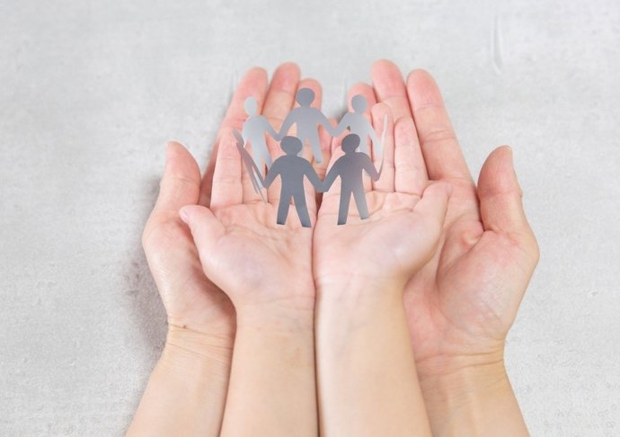 Cartel de CCOO para la recuperación de las ayudas sociales suprimidas en 2012 al personal sanitario.