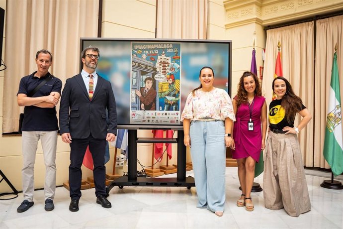 La concejala delegada de Juventud, Mercedes Martín, junto al presidente de la asociación 'QI'Tomer', Raúl García, ha presentado este jueves la programación de 'ImaginaMálaga' que se celebra del 10 al 12 de octubre.