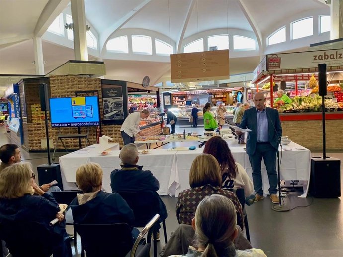 El consejero Aierdi en un momento de la presentación.