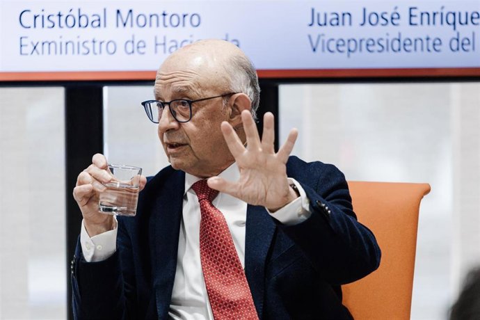 Archivo - El exministro de Hacienda Cristóbal Montoro, en una jornada organizada por el Consejo General de Economistas (CGE), a 28 de marzo de 2025, en Madrid (España).
