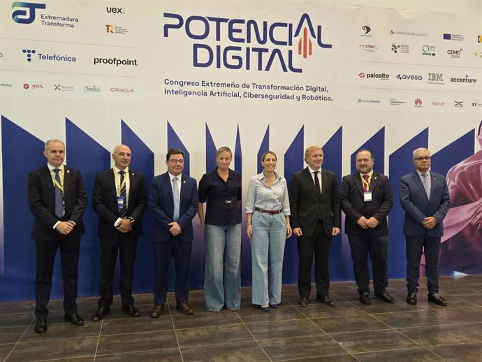 Autoridades en la inauguración del II Congreso Extremeño de Transformación Digital, Inteligencia Artificial, Ciberseguridad y Robótica.
