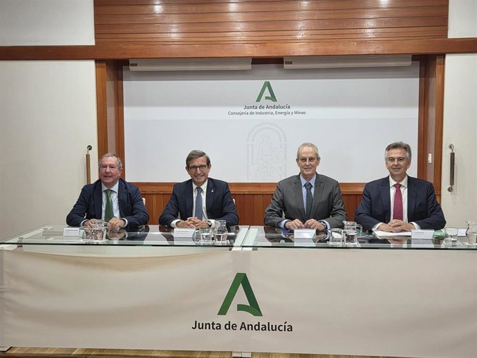 Formalización de un marco de colaboración entre los dos grandes núcleos industriales de Andalucía y del país, Huelva y Campo de Gibraltar.