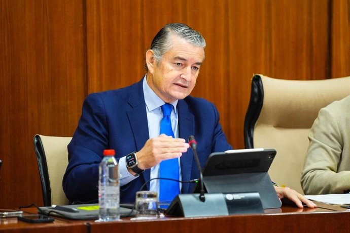 El consejero de la Presidencia, Interior, Diálogo Social y Simplificación Administrativa, Antonio Sanz, este jueves