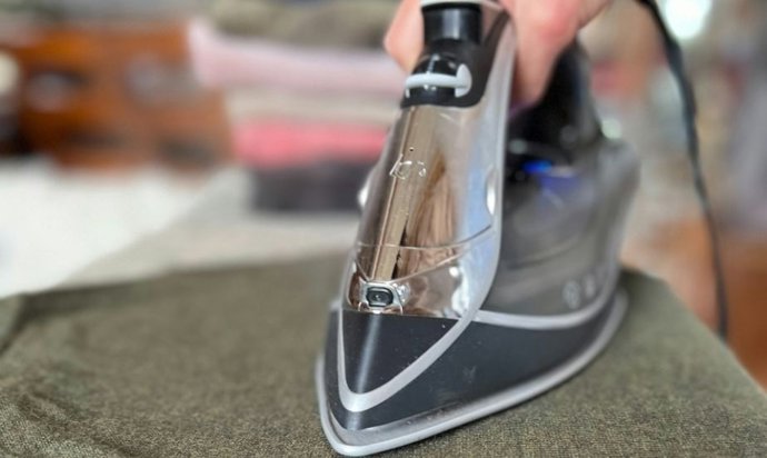 Como limpar um ferro queimado para deixá-lo como novo: passo a passo para remover manchas pretas