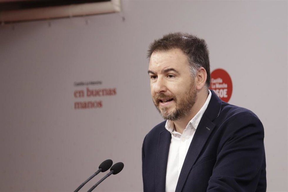 El portavoz de Empleo y Agricultura del Grupo Parlamentario Socialista en las Cortes de Castilla-La Mancha, Antonio Sánchez Requena.