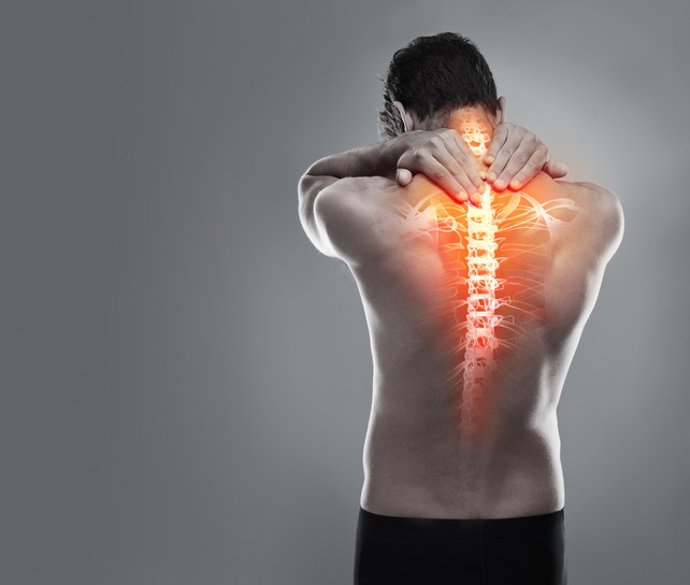 Archivo - Espalda, dolor, columna vertebral.