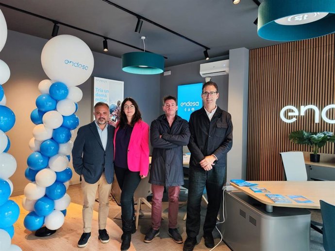 Endesa inaugura un "Punt Endesa" en Cambrils (Tarragona) para mejorar su atención al cliente.