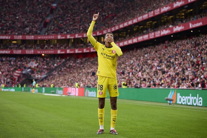 Azzedine Ounahi of Girona FC celebrates after scoring the team's first goal during the LaLiga EA Sports match between Athletic Club and Girona FC at San Mames on September 23, 2025, in Bilbao, Spain.