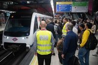 La oposición dice que Madrid es "una ratonera" y la Comunidad habla de un funcionamiento de Metro "de la máxima calidad"