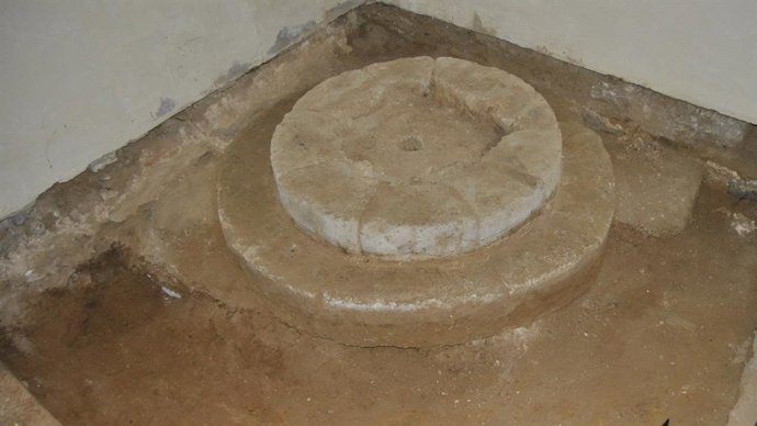 Pila bautismal de la época medieval hallada en la iglesia parroquial del Salvador de la localidad leonesa de Villacil de la Sobarriba.