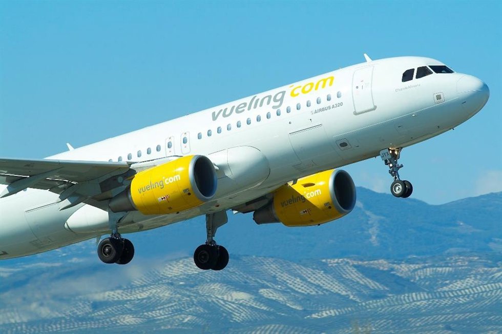 Archivo - Avión de Vueling.
