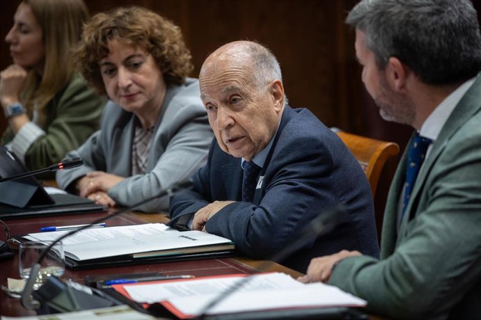 El Presidente de Metroscopia, José Juan Toharia Cortés, durante una comparecencia ante la Comisión de Investigación sobre la gestión del presidente del Centro de Investigaciones Sociológicas (CIS), a 2 de octubre de 2025, en Madrid (España).