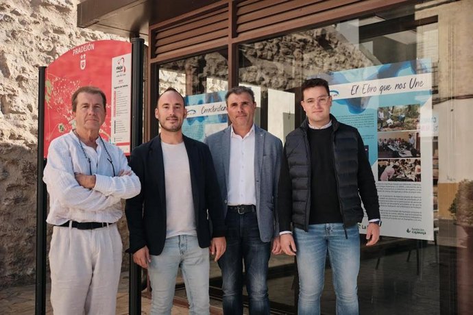 Fundación Caja Rioja inaugura en Pradejón la exposición sobre el proyecto medioambiental 'El Ebro que nos une'