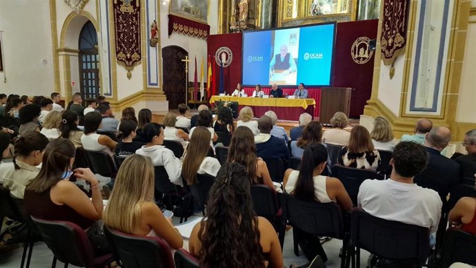 La UCAM debate sobre el envejecimiento demográfico y las migraciones como los mayores retos del siglo XXI