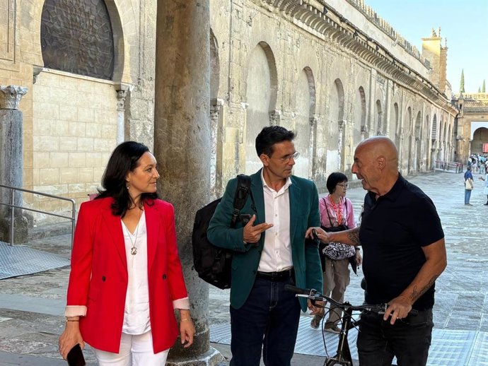 Cuenca (centro), entre Crespín y Hurtado, en el Patio de los Naranjos de la Mezquita de Córdoba.