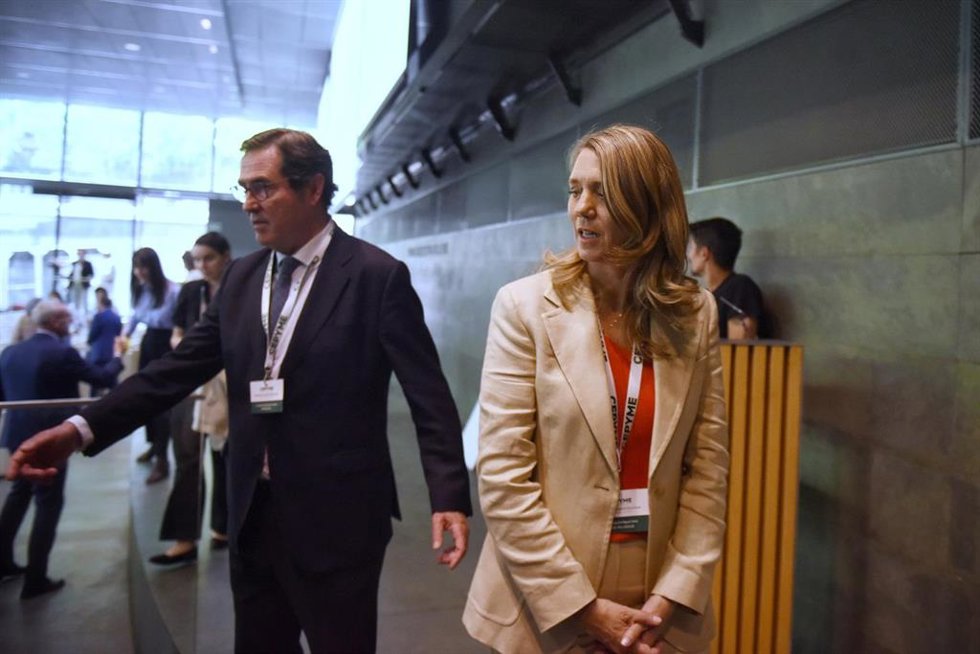 Archivo - El presidente de la CEOE, Antonio Garamendi, y la presidenta de Cepyme, Ángela de Miguel