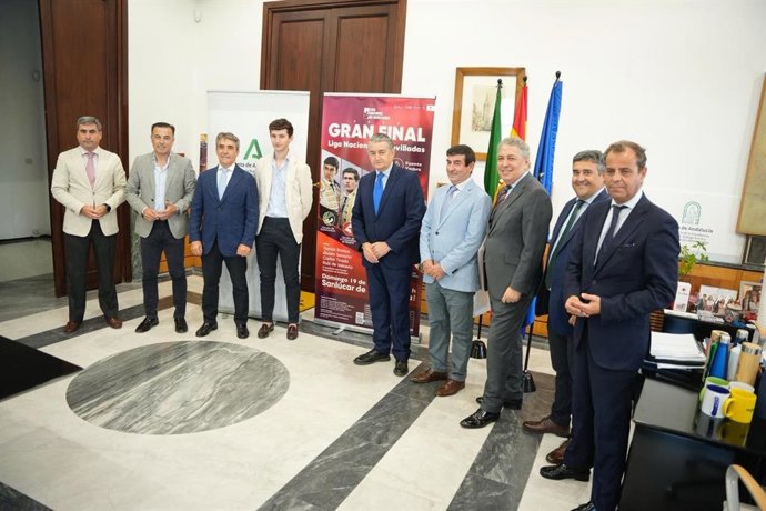El consejero de la Presidencia, Interior, Diálogo Social y Simplificación Administrativa, Antonio Sanz, ha presentado, junto al presidente de la Fundación del Toro de Lidia, Victorino Martín, el cartel de la gran final de la Liga Nacional de Novilladas.