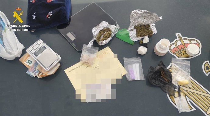 Drogas incautadas a una mujer en su vehículo