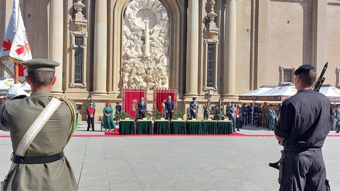 Acto del día de la Patrona de la Guardia Civil, en la plaza del Pilar de Zaragoza.