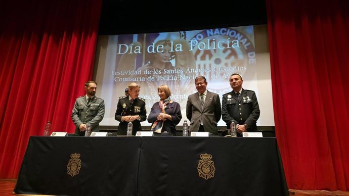La alcaldesa de Avilés, Mariví Monteserín, durante la celebración de la festividad de los Santos Ángeles Custodios.