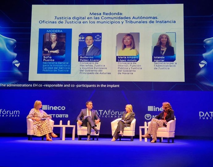 La consejera López, durante su participación en una mesa redonda en el foro anual del sector de la Justicia en España, el DATAfórum.