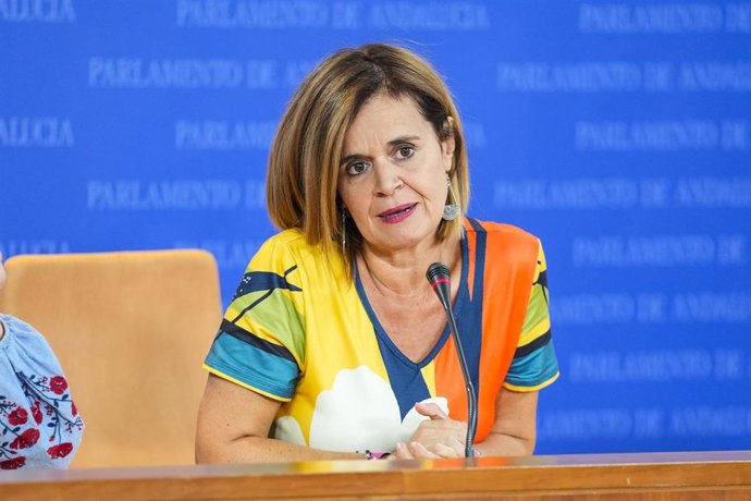 La parlamentaria del grupo Por Andalucía Esperanza Gómez, en rueda de prensa. (Foto de archivo). 