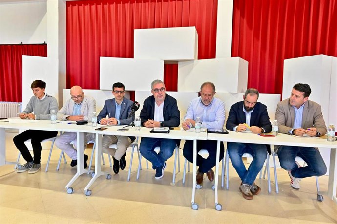 Los alcaldes de Ames, Padrón, Dodro, Rianxo, Boiro, Ribeira y A Pobra de Caramiñal en rueda de prensa