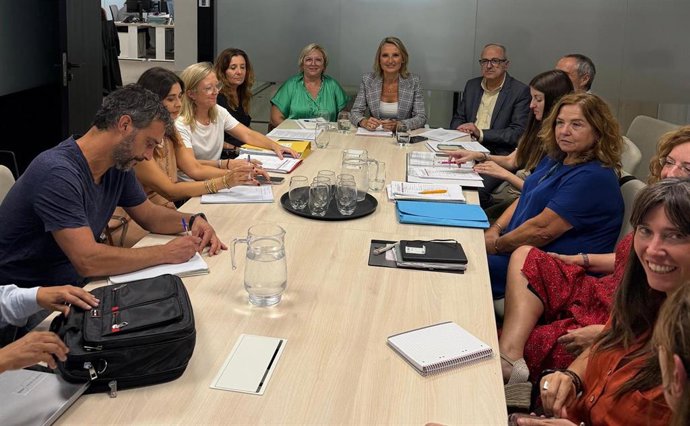 El Govern se compromete a iniciar el encuadramiento de los puestos de trabajo de IB3 en octubre.