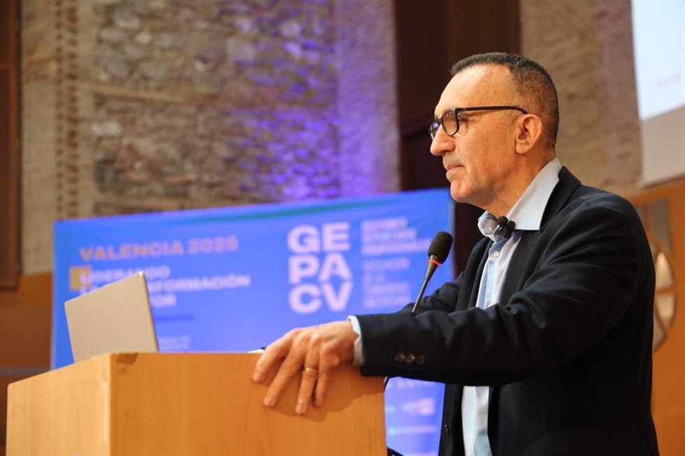 El director general corporativo de LaLiga, Javier Gómez, participa en la jornada Horizonte en la gestión deportiva: Liderando la transformación del sector' organizada por la Asociación de Gestores Deportivos Profesionales de la Comunidad Valenciana.