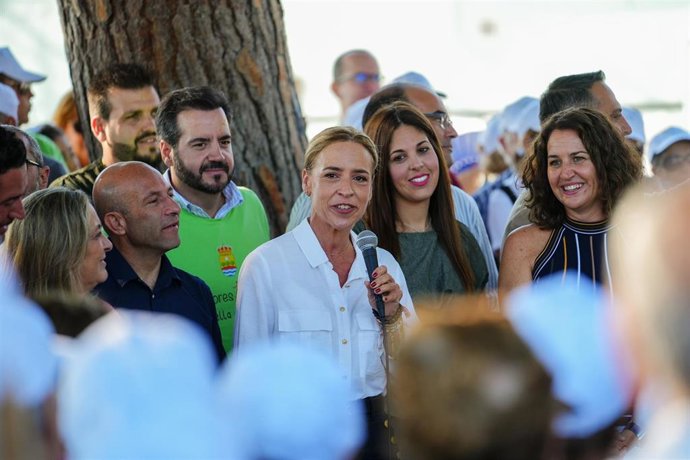 La presidenta de la Diputación de Cádiz, Almudena Martínez, durante la inauguración la XI Convivencia del programa Mayores Activos. 