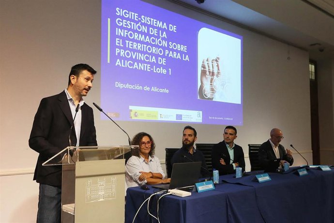 La Diputación de Alicante presenta un proyecto para "modernizar" la gestión del padrón municipal de los ayuntamientos