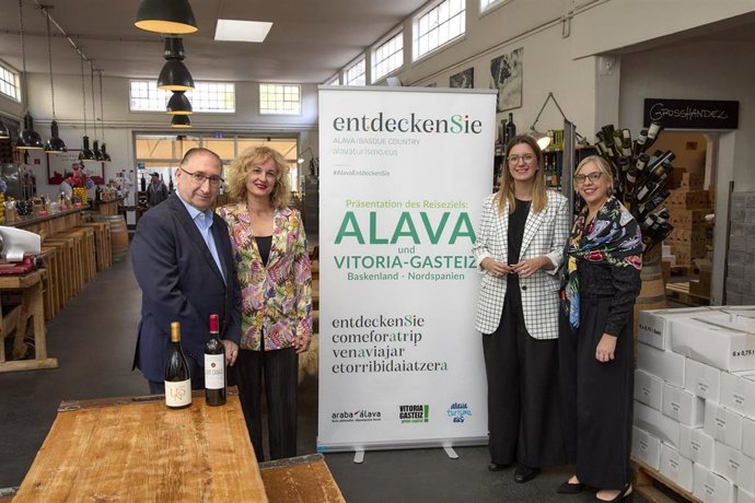 González y Nanclares han presentado Álava y Vitoria-Gasteiz como destino en un encuentro con agentes del sector turístico en Hamburgo