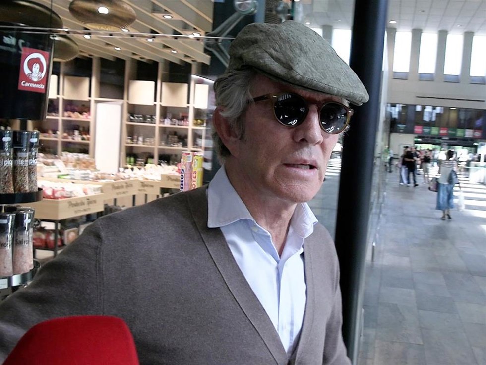 ALFONSO DÍEZ LLEGA A SEVILLA PARA LA BODA DE CAYETANO MARTÍNEZ DE IRUJO Y BÁRBARA MIRJAN