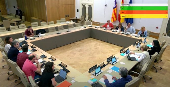 Reunión de la Comisión de Educación y Universidades del Parlament en su reunión de este jueves.