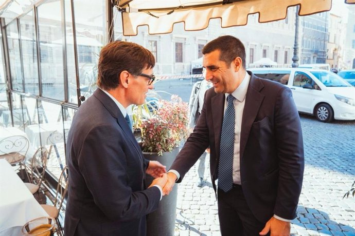 El president de la Generalitat, Salvador Illa, amb el president de l'Emília-Romanya, Michele de Pascale