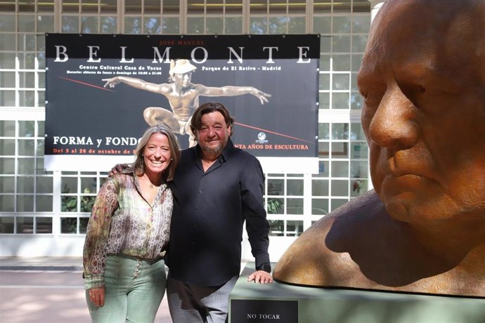 José Manuel Belmonte e Isabel Albás en la mayor retrospectiva dedicada hasta la fecha al escultor cordobés, en Madrid.