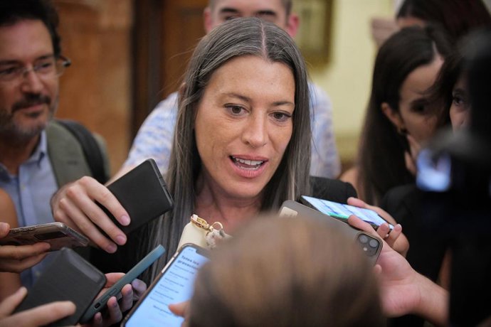 A porta-voz da Junts no Congresso, Miriam Nogueras, durante uma sessão plenária no Congresso dos Deputados, em 16 de setembro de 2025, em Madri (Espanha). Na terça-feira, o Congresso debaterá uma iniciativa da Esquerra Republicana (ERC) que pede