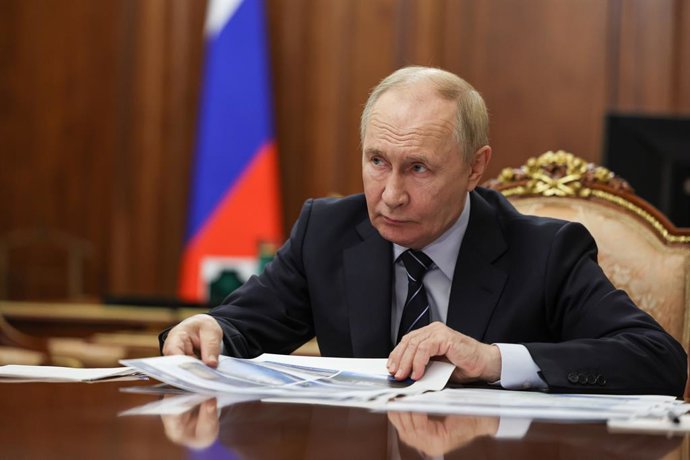 RUSSIA, MOSCOW - SEPTEMBER 30, 2025: Vladimir Putin, President of Russia, attends a meeting with Deputy Prime Minister Marat Khusnullin at the Moscow Kremlin