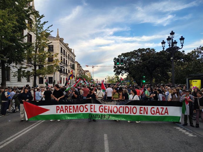Más de medio millar de personas clama en Santander por el fin del "genocidio" en Gaza