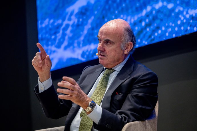 El vicepresidente del Banco Central Europea, Luis de Guindos, durante un coloquio, en la sede de la Esade, a 2 de octubre de 2025, en Madrid (España).