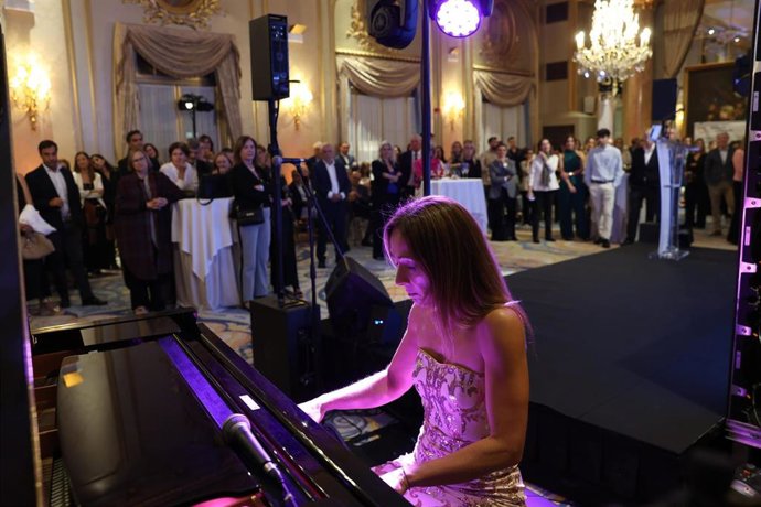 Actuación musical durante la 10 Noche del Alzheimer.