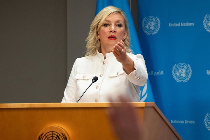 27 de setembro de 2025, Bronx, Nova York, EUA: A porta-voz Maria Zakharova do ministro das Relações Exteriores da Rússia, Sergey Lavrov, modera a coletiva de imprensa na sede da ONU em Nova York, NY, em 27 de setembro de 2025.