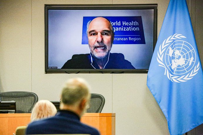 Archivo - Arquivo - 6 de fevereiro de 2025, Nova York, Nova York, EUA: O palestrante convidado RIK PEEPERKORN, representante da Organização Mundial da Saúde (OMS) na Cisjordânia e em Gaza, informa a imprensa sobre as instalações de saúde e o fornecimento 