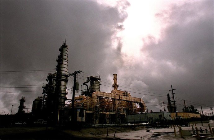 Archivo - Refinería de Chevron en El Segundo, al sur de Los Ángeles, en Estados Unidos (archivo)