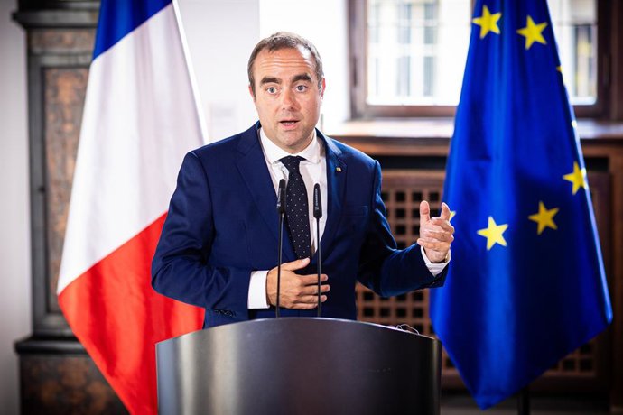 Archivo - FILED - 24 July 2025, Lower Saxony, Osnabrueck: Then French Minister of Defense Sebastien Lecornu gives a press statement in the historic town hall of Osnabrueck. Photo: Moritz Frankenberg/dpa