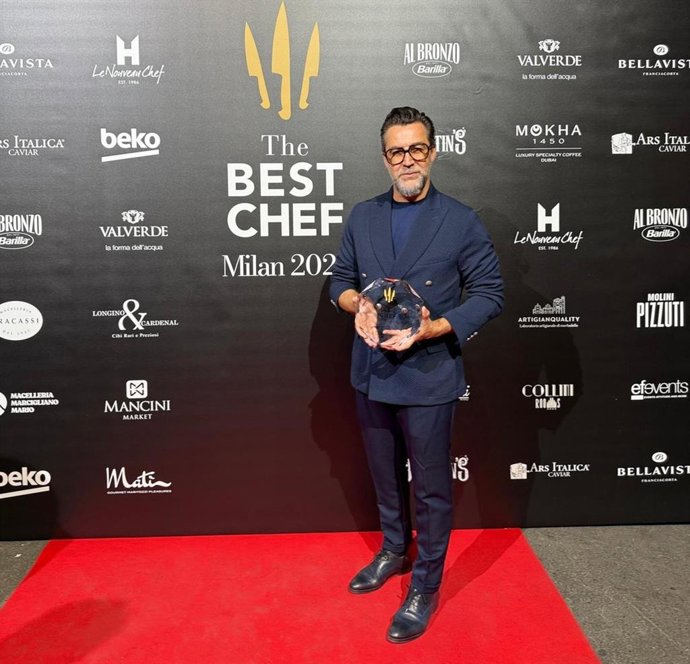 Quique Dacosta recogiendo el premio