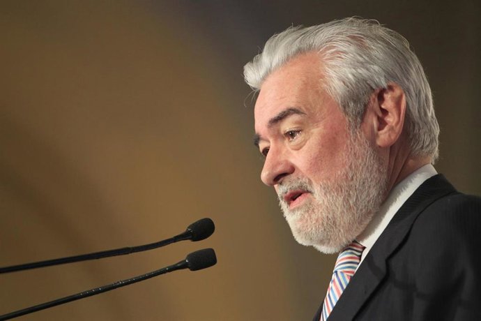 Archivo - Darío Villanueva, exdirector de la RAE